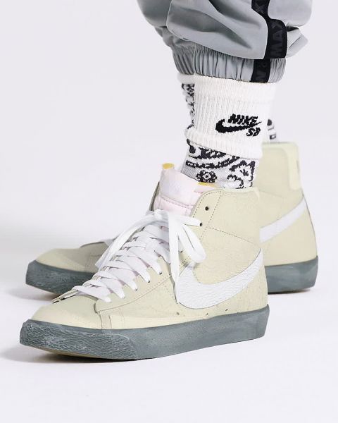 Pantofi Sport Nike BLAZER MID '77 SE EMB Male