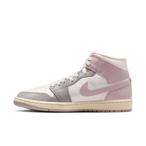 Pantofi sport Nike WMNS AIR JORDAN 1 MID Femei