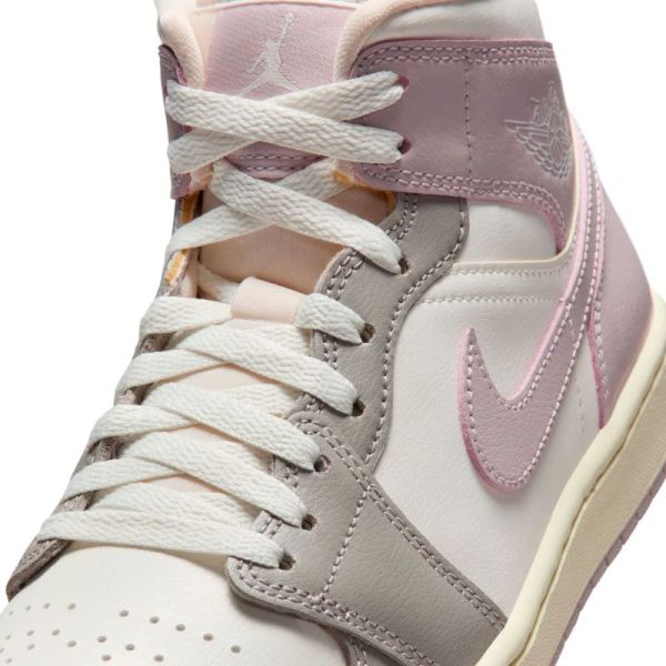 Pantofi sport Nike WMNS AIR JORDAN 1 MID bej