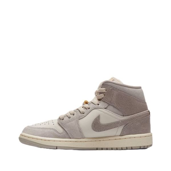 Pantofi sport Nike WMNS AIR JORDAN 1 MID SE V2 bej